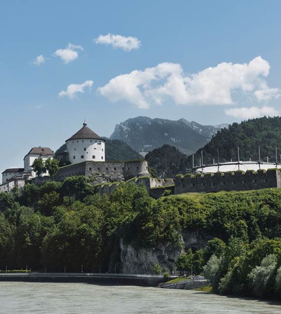 festung-kufstein-mit-inn-im-vordergrund-lolin-tvb-kufsteinerland festung-kufstein-mit-inn-im-vordergrund-lolin-tvb-kufsteinerland