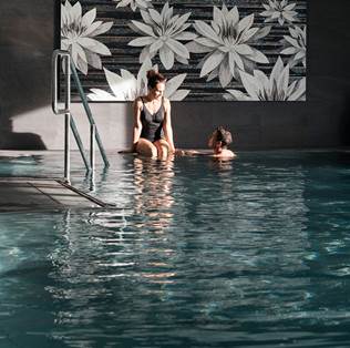 juffing-romantik-pool-innen-daniel-zangerl-9305