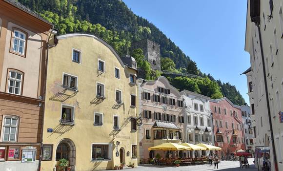 rattenberg-stadtzentrum-fu-ga-ngerzone-sparkassenplatz-alpbachtal-tourismus-grie-enbo-ck-gabriele