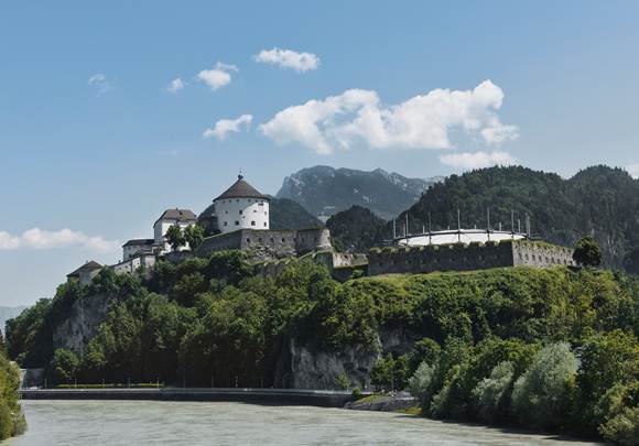 tvb-kufsteinerland-festung-kufstein-mit-inn-im-vordergrund-lolin